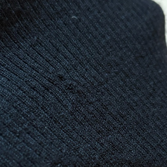 Community Aritzia 100% Extra Fine Merino Wool Solid Black Sweater - Picture 9 of 10